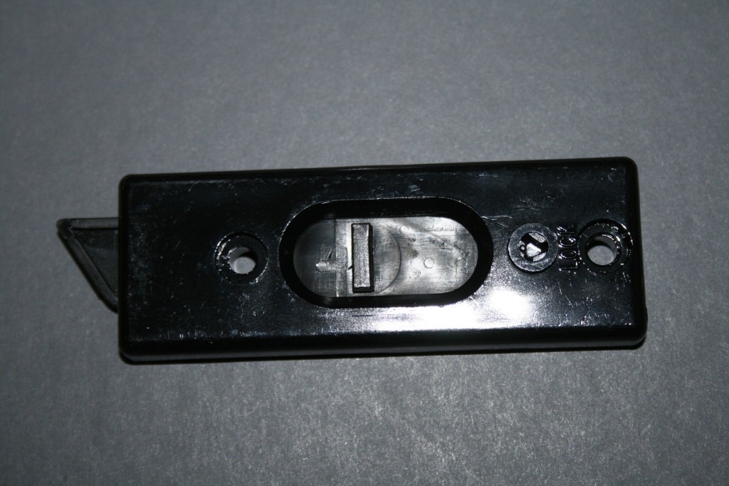 Champion Tilt Latch RH Black 5162RH 3 3/8" x 1 3/16"