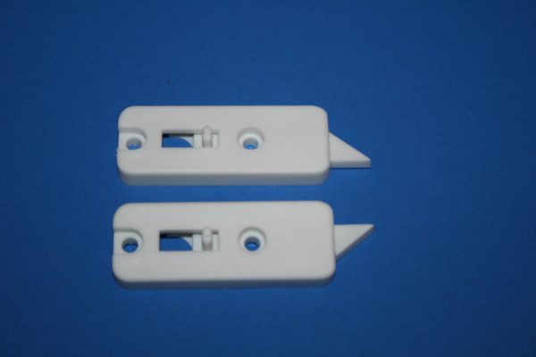 Kinro White Tilt Latch Set 2 1/2" x 15/16" 83-523WA