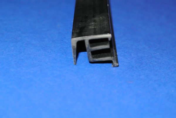 Traco TR6000 Meeting Rail Vinyl 20-0034 Black 8' Lengths
